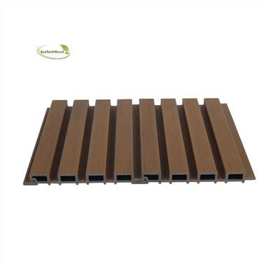 Vedenpitävä, kosteudenkestävä, hyönteissuojattu ja huoltovapaa ulkoseinäkoristelu Ripustettava BoardWPC-seinäpaneeli